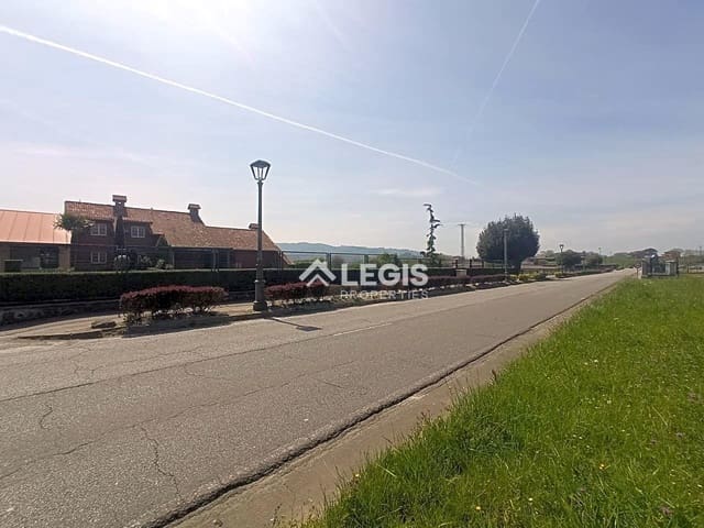 Hotelli myytävänä paikassa Llanera mukana 
autotalli - 650 000 € (Ref: 9806833)