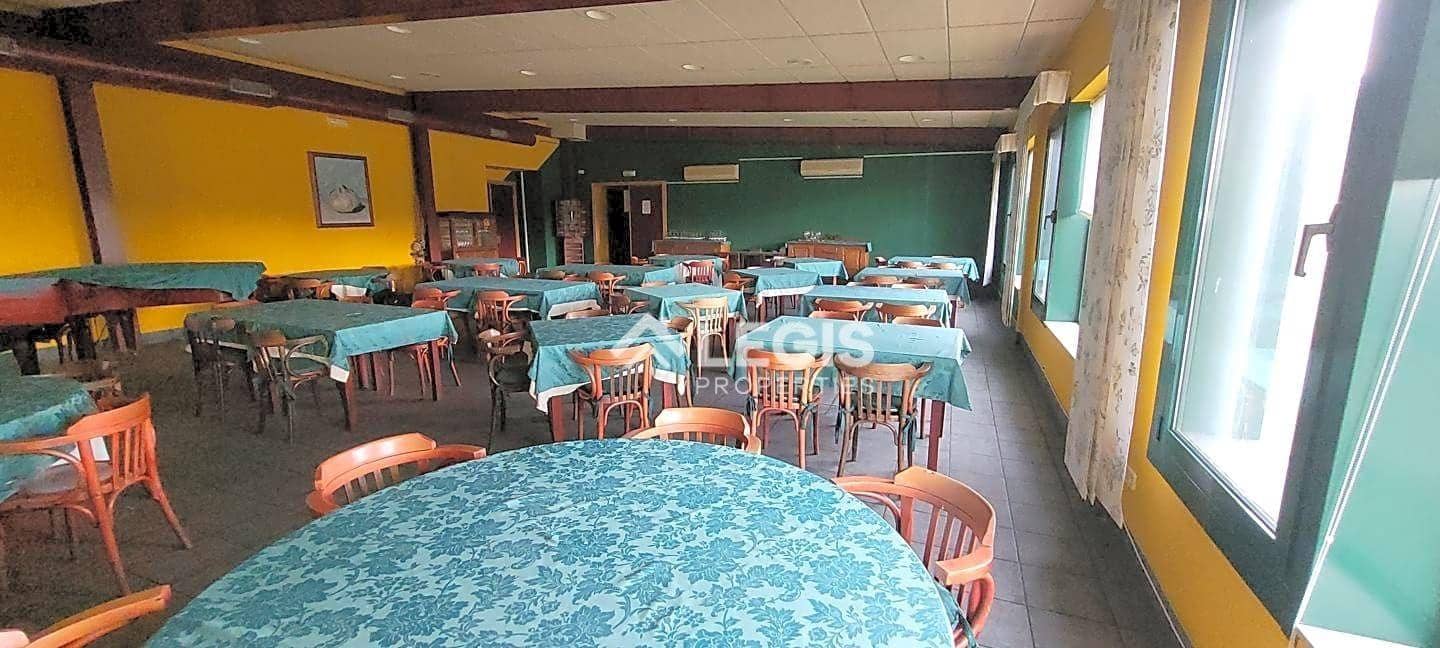 Hotelli myytävänä paikassa Llanera mukana 
autotalli - 650 000 € (Ref: 9806833)