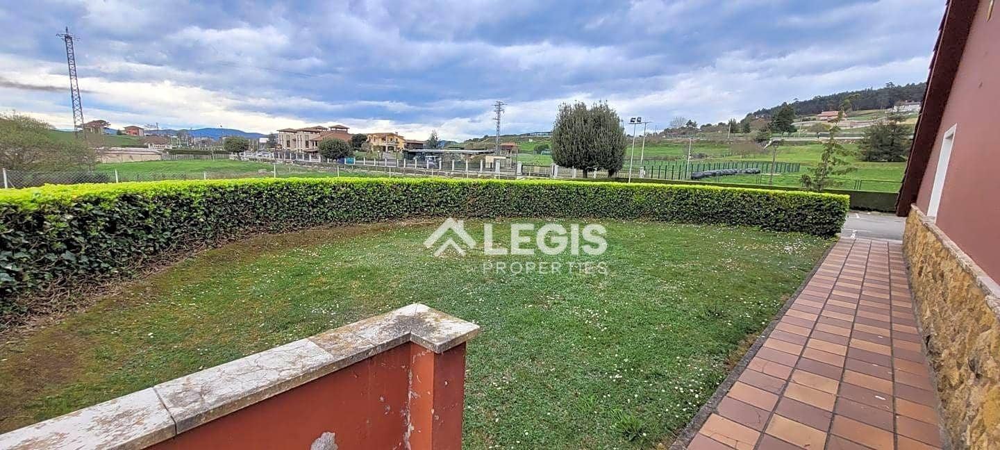 Hotelli myytävänä paikassa Llanera mukana 
autotalli - 650 000 € (Ref: 9806833)