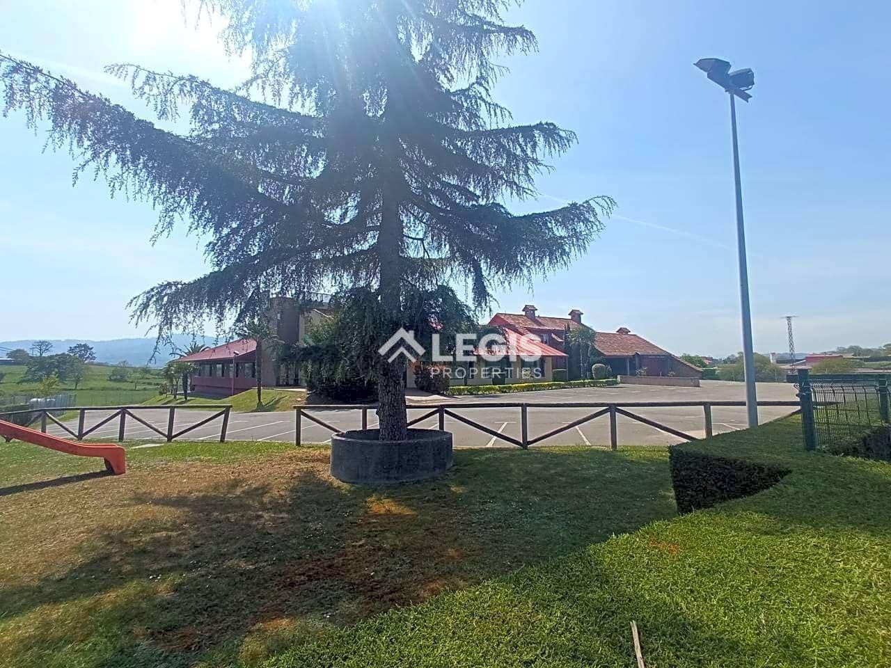 Hotelli myytävänä paikassa Llanera mukana 
autotalli - 650 000 € (Ref: 9806833)