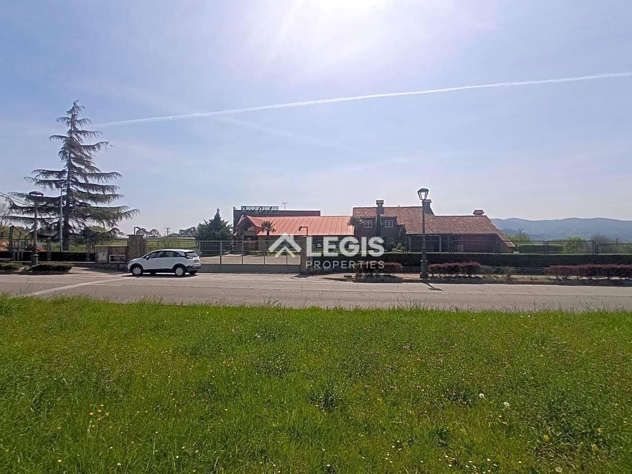 Hotelli myytävänä paikassa Llanera mukana 
autotalli - 650 000 € (Ref: 9806833)