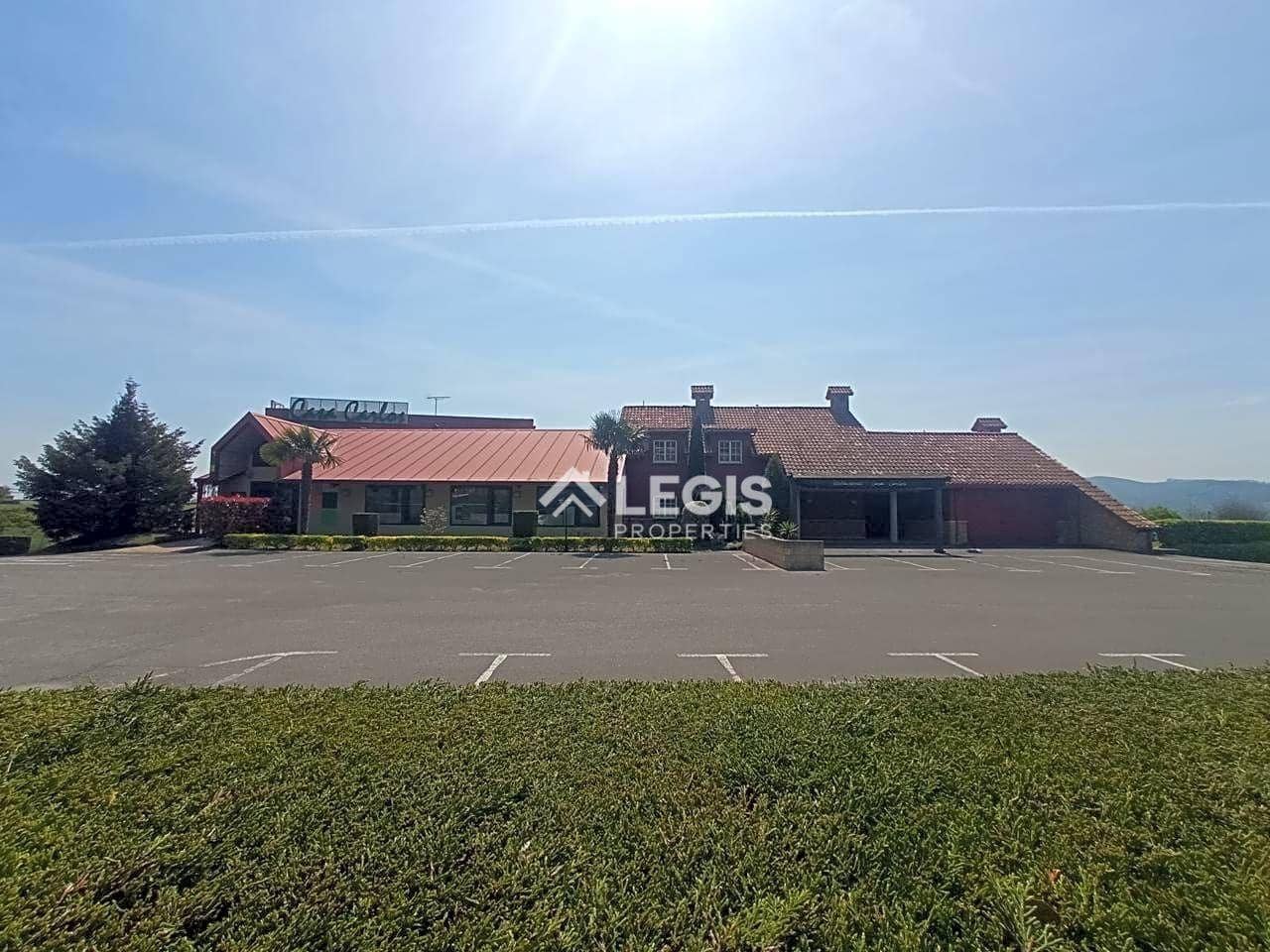 Hotelli myytävänä paikassa Llanera mukana 
autotalli - 650 000 € (Ref: 9806833)