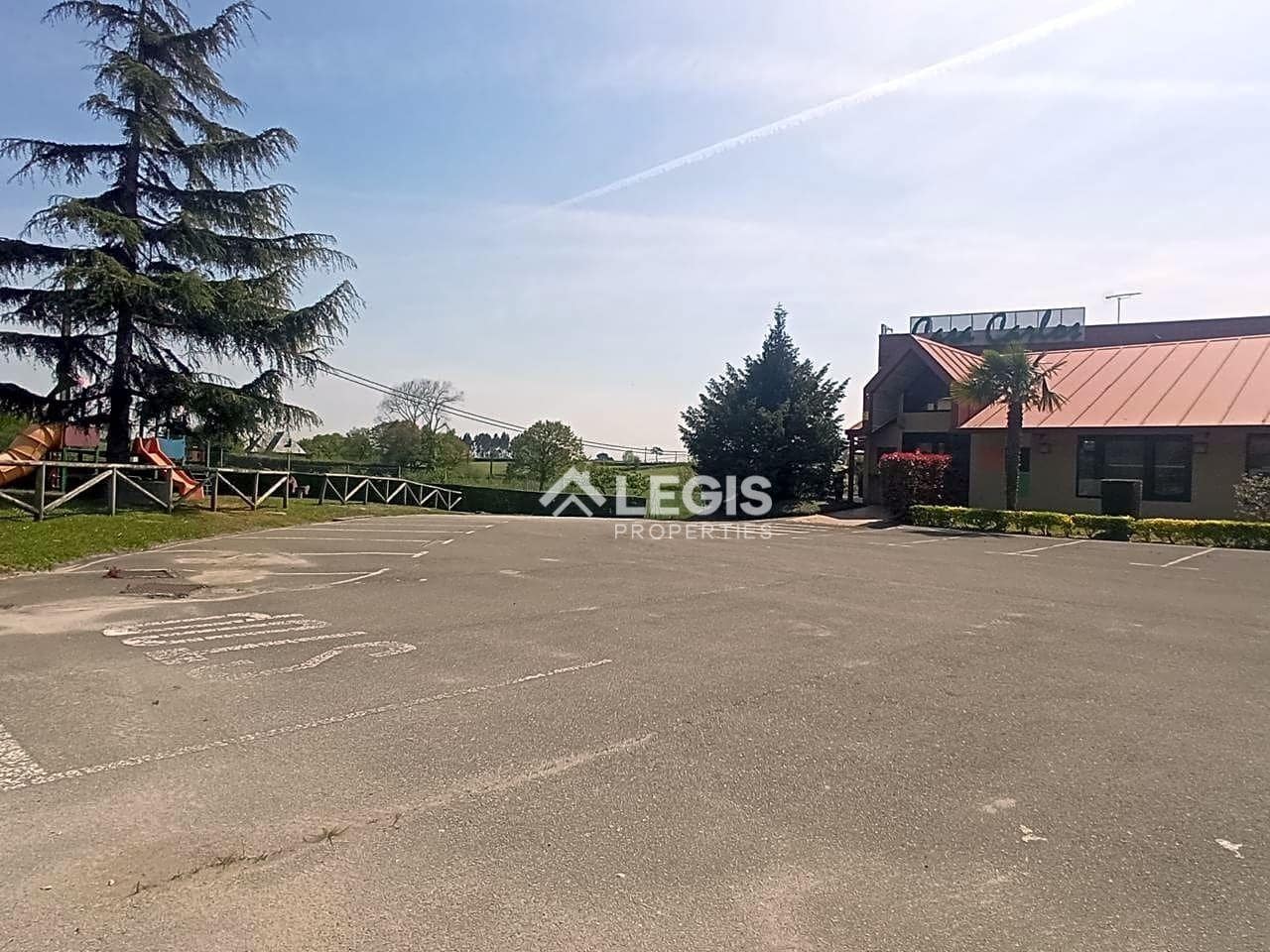 Hotelli myytävänä paikassa Llanera mukana 
autotalli - 650 000 € (Ref: 9806833)