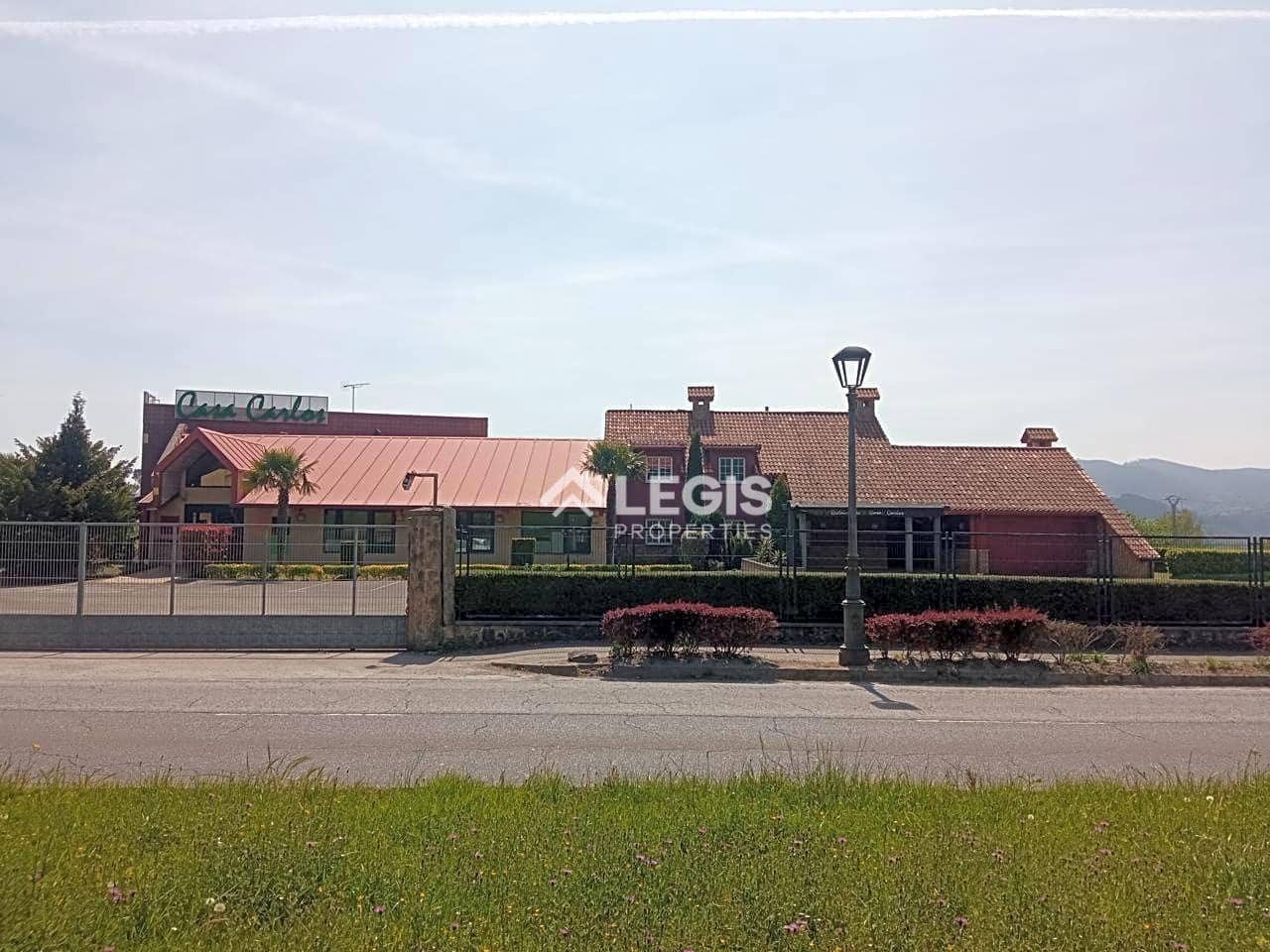 Hotelli myytävänä paikassa Llanera mukana 
autotalli - 650 000 € (Ref: 9806833)