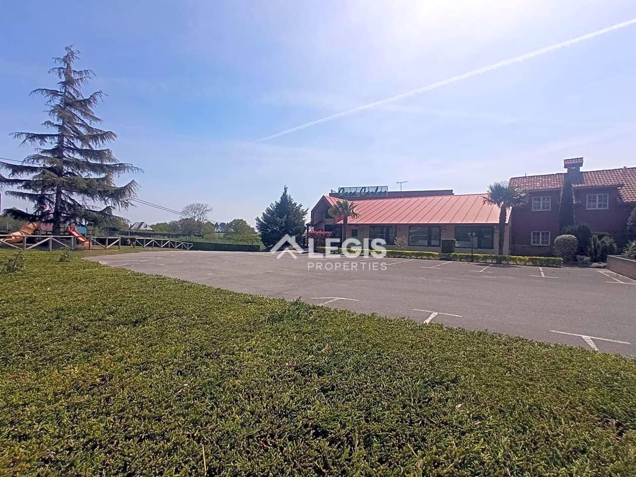 Hotelli myytävänä paikassa Llanera mukana 
autotalli - 650 000 € (Ref: 9806833)