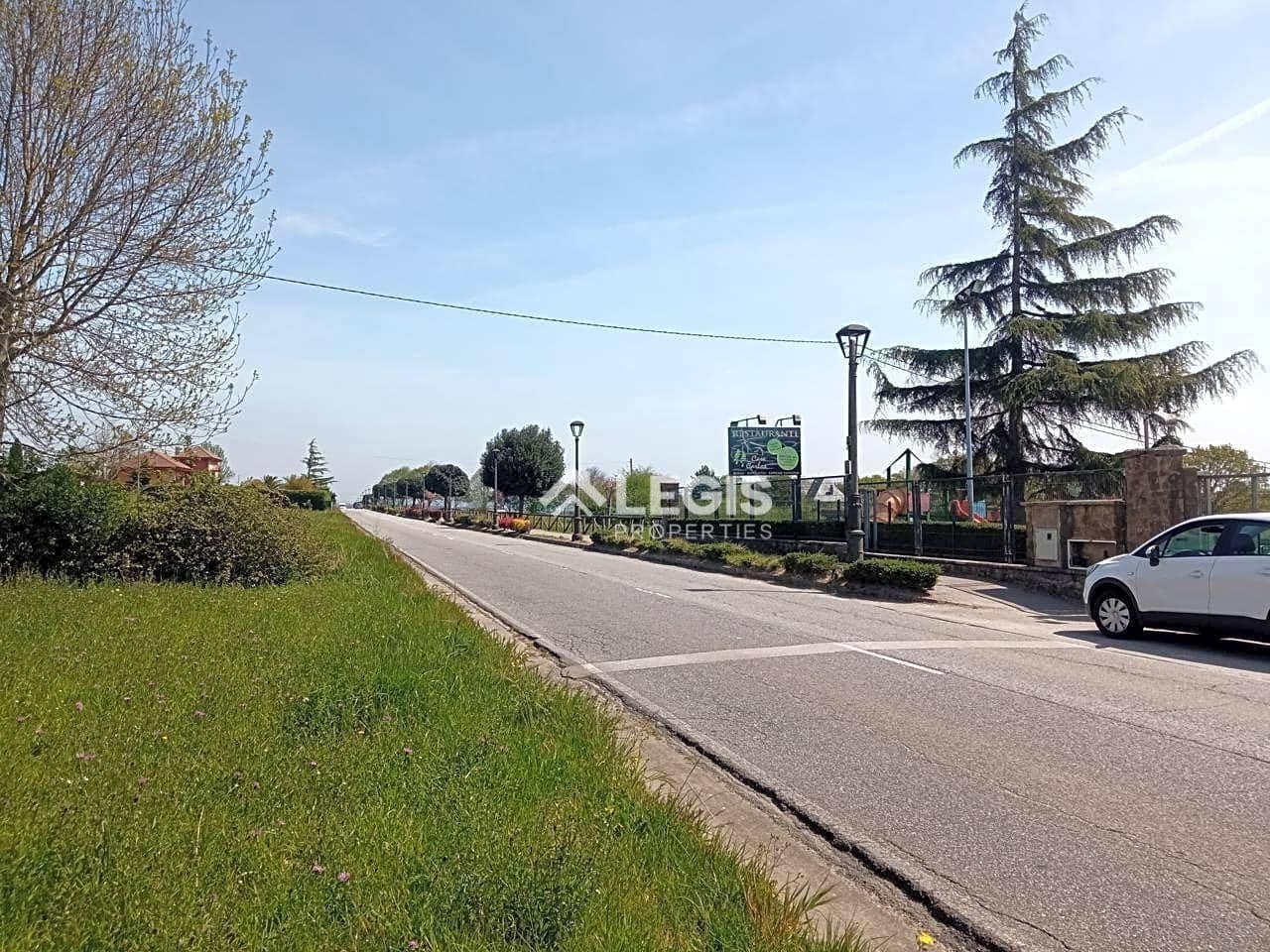 Hotelli myytävänä paikassa Llanera mukana 
autotalli - 650 000 € (Ref: 9806833)