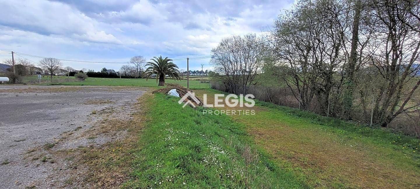 Hotelli myytävänä paikassa Llanera mukana 
autotalli - 650 000 € (Ref: 9806833)