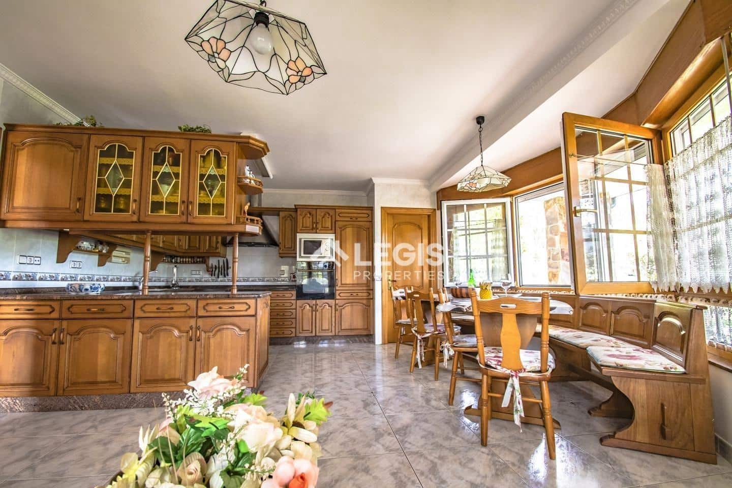 Chalet de 6 habitaciones en Valdés en venta con piscina garaje - 596.000 € (Ref: 9806834)