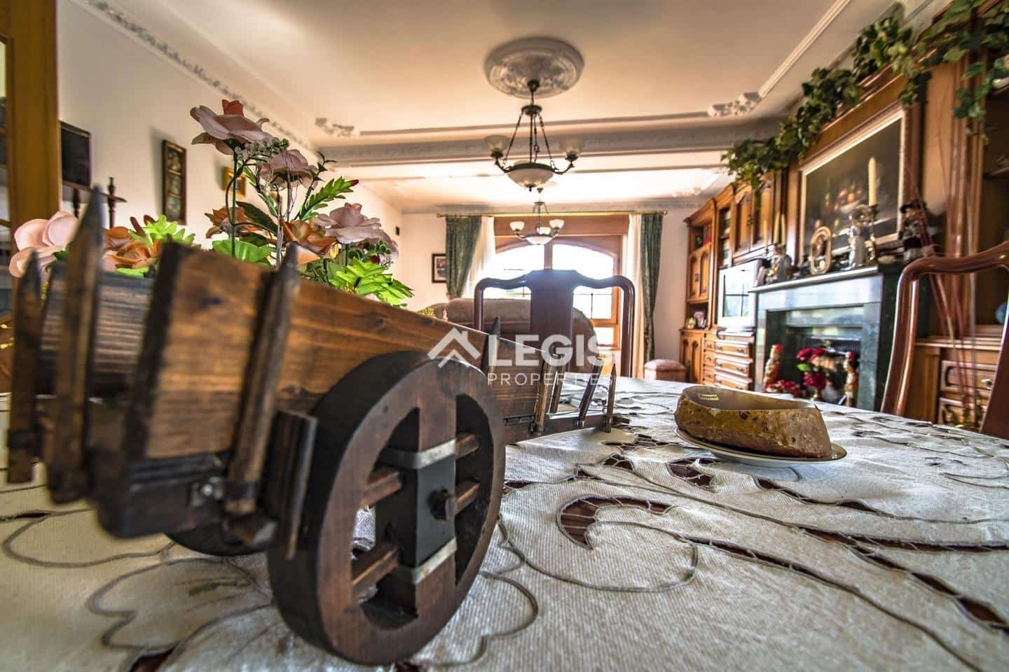 Chalet de 6 habitaciones en Valdés en venta con piscina garaje - 596.000 € (Ref: 9806834)