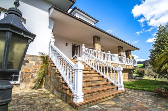 Chalet de 6 habitaciones en Valdés en venta con piscina garaje - 596.000 € (Ref: 9806834)