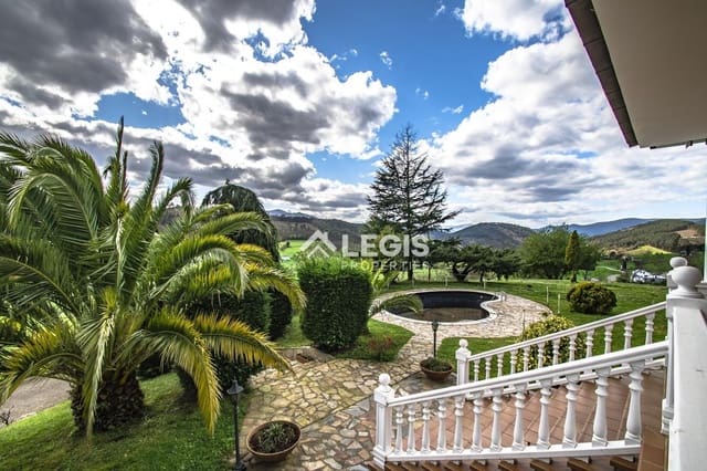 Chalet de 6 habitaciones en Valdés en venta con piscina garaje - 596.000 € (Ref: 9806834)