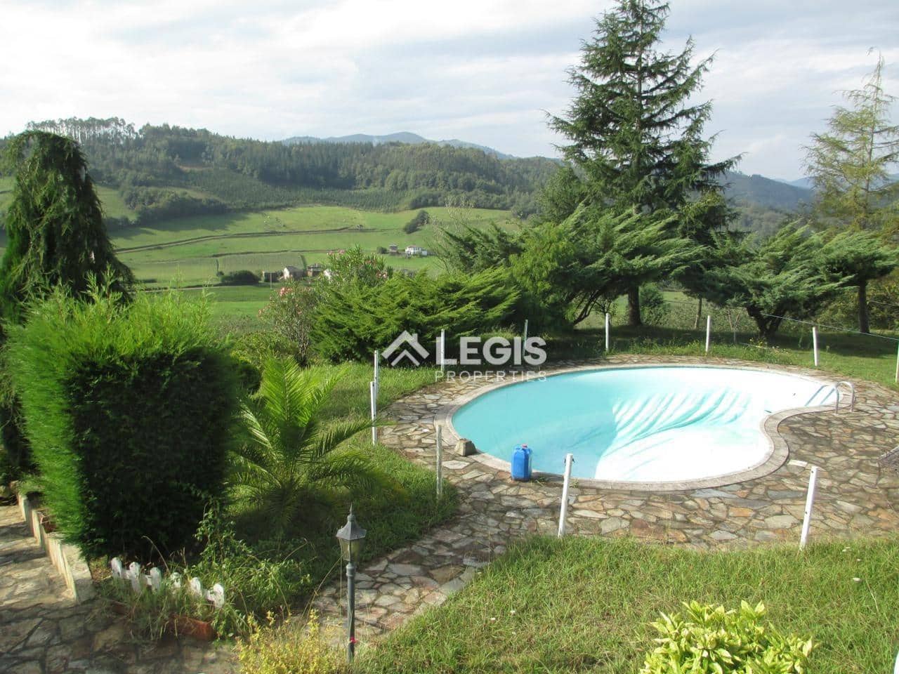 Chalet de 6 habitaciones en Valdés en venta con piscina garaje - 596.000 € (Ref: 9806834)