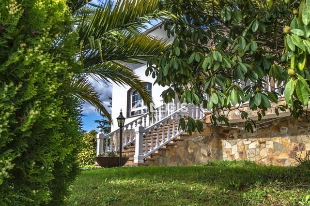 Chalet de 6 habitaciones en Valdés en venta con piscina garaje - 596.000 € (Ref: 9806834)