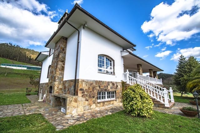 Chalet de 6 habitaciones en Valdés en venta con piscina garaje - 596.000 € (Ref: 9806834)