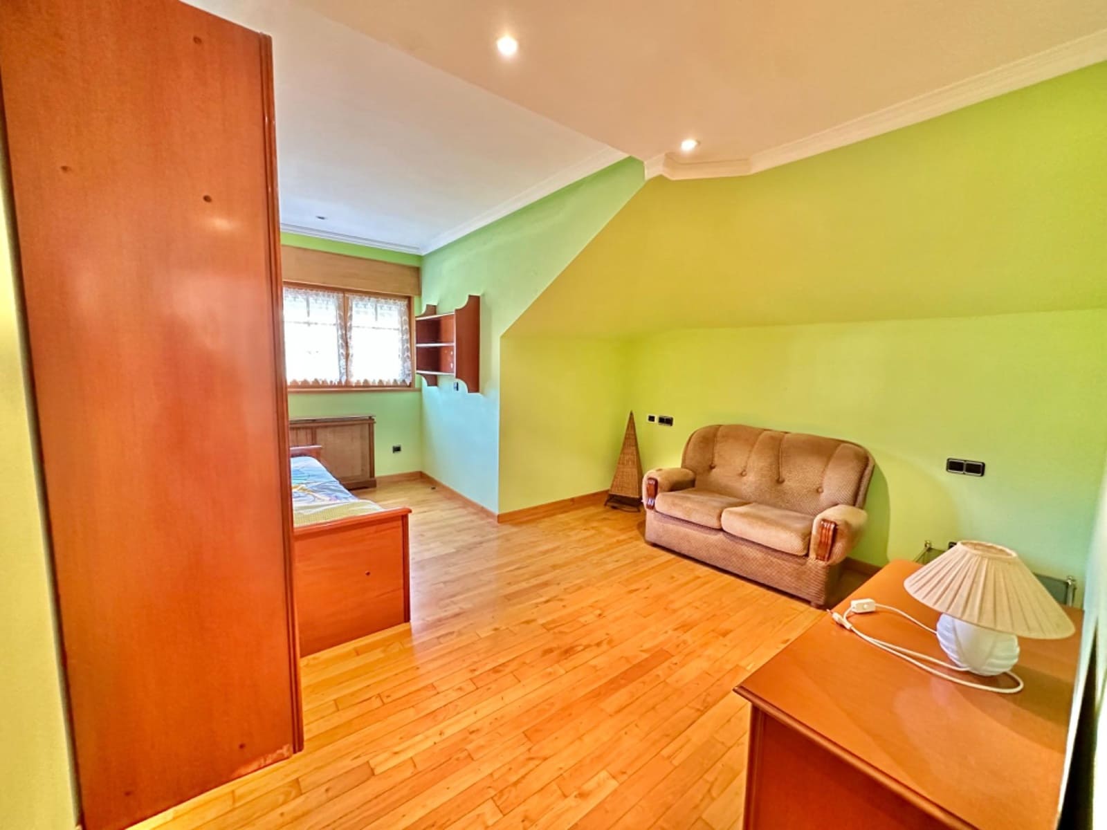 Chalet de 6 habitaciones en Valdés en venta con piscina garaje - 596.000 € (Ref: 9806834)