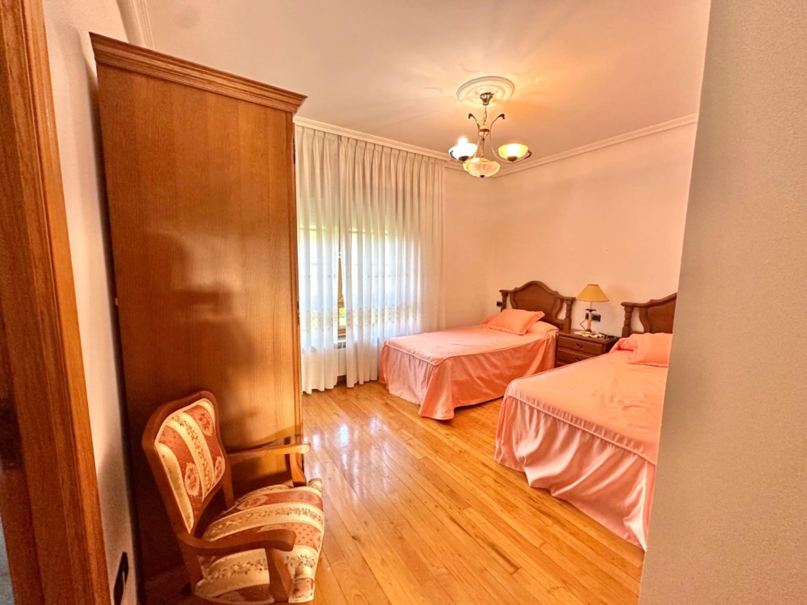 Chalet de 6 habitaciones en Valdés en venta con piscina garaje - 596.000 € (Ref: 9806834)