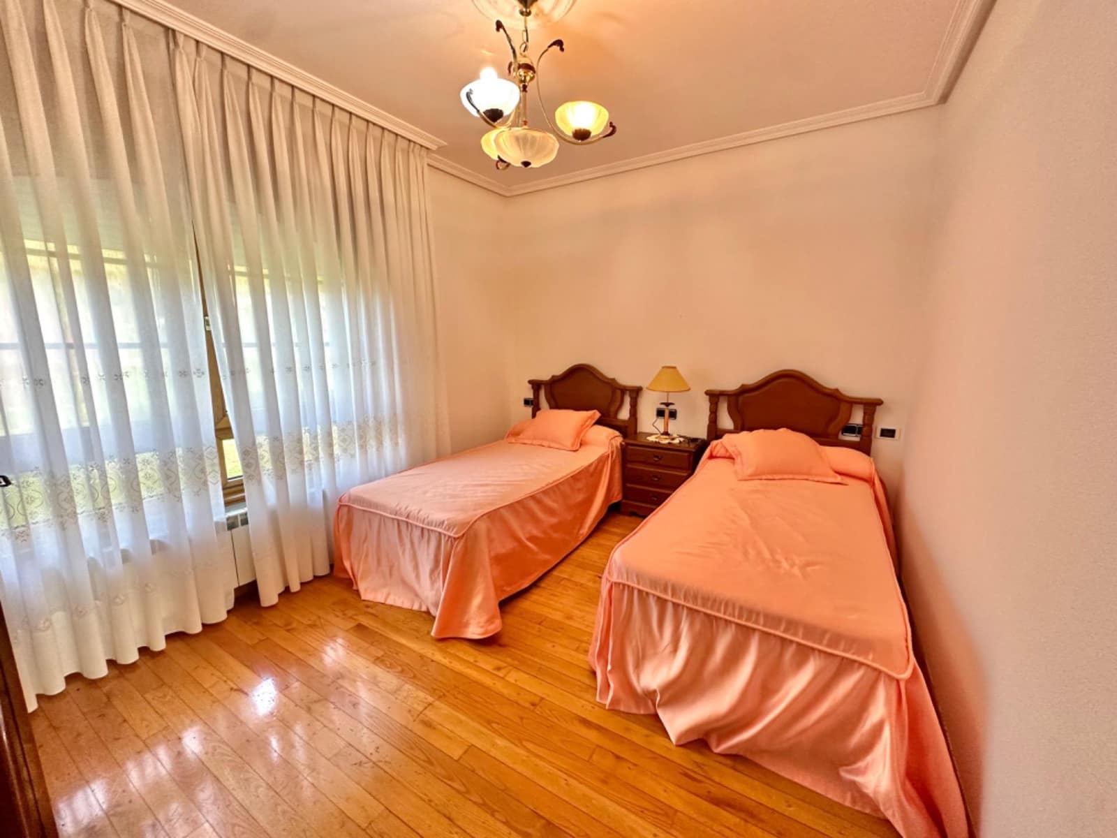 Chalet de 6 habitaciones en Valdés en venta con piscina garaje - 596.000 € (Ref: 9806834)