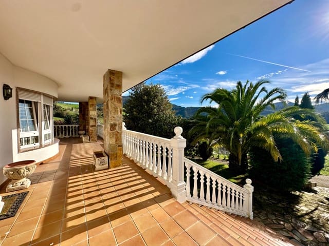 Chalet de 6 habitaciones en Valdés en venta con piscina garaje - 596.000 € (Ref: 9806834)
