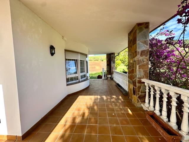 Chalet de 6 habitaciones en Valdés en venta con piscina garaje - 596.000 € (Ref: 9806834)