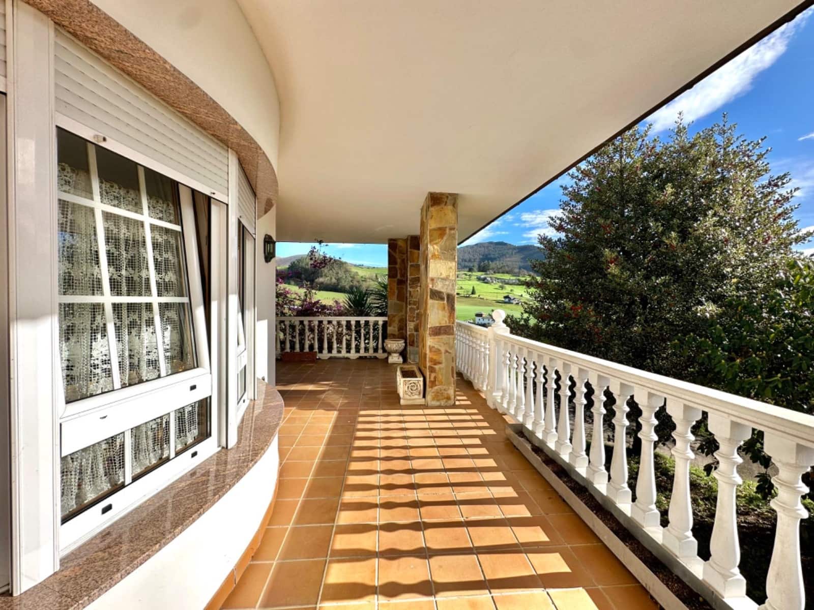 Chalet de 6 habitaciones en Valdés en venta con piscina garaje - 596.000 € (Ref: 9806834)