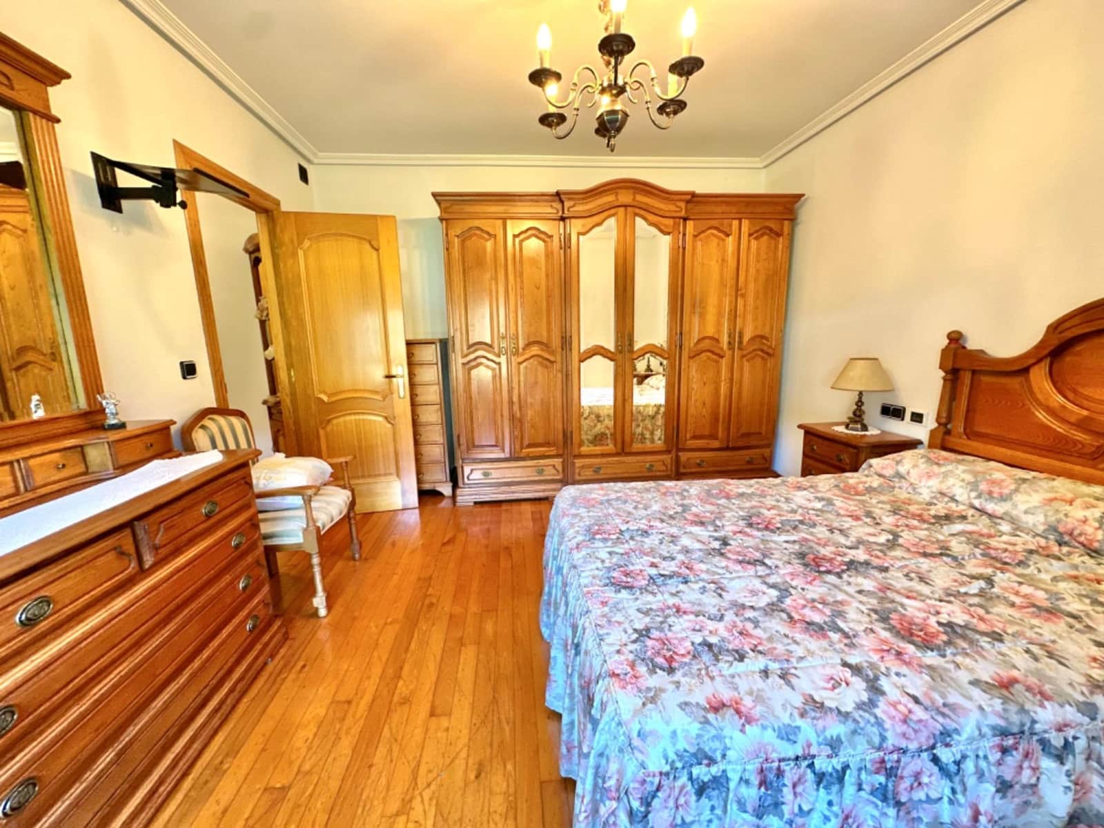 Chalet de 6 habitaciones en Valdés en venta con piscina garaje - 596.000 € (Ref: 9806834)