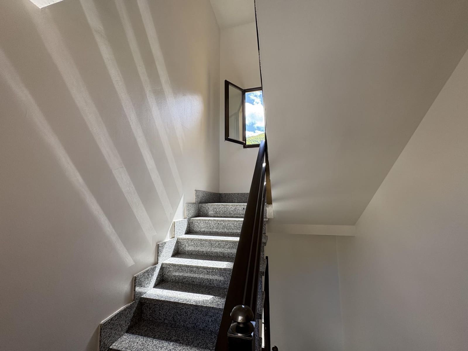 6 bedroom Townhouse for sale in Aller - € 200,000 (Ref: 9806836)