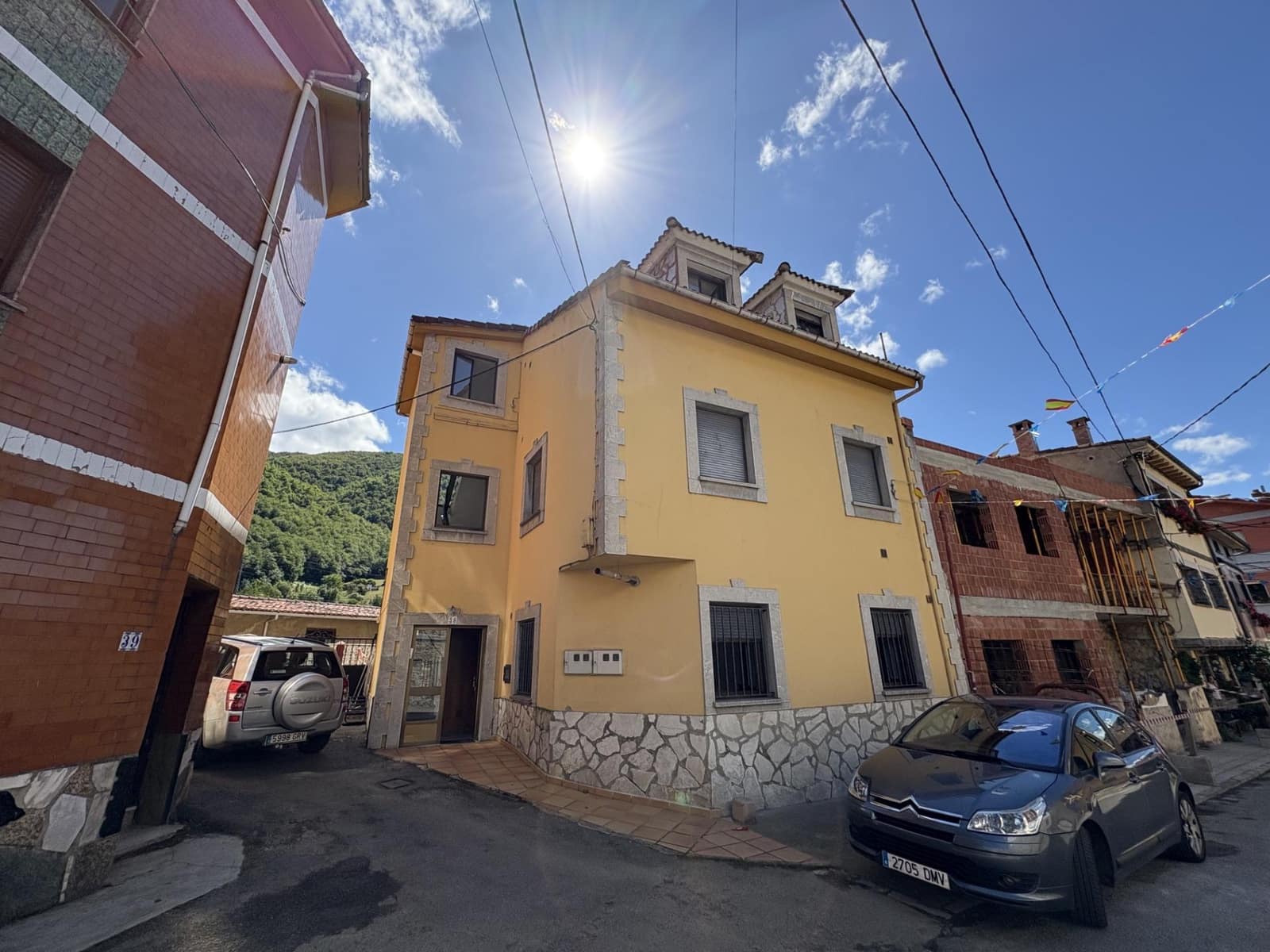 6 bedroom Townhouse for sale in Aller - € 200,000 (Ref: 9806836)