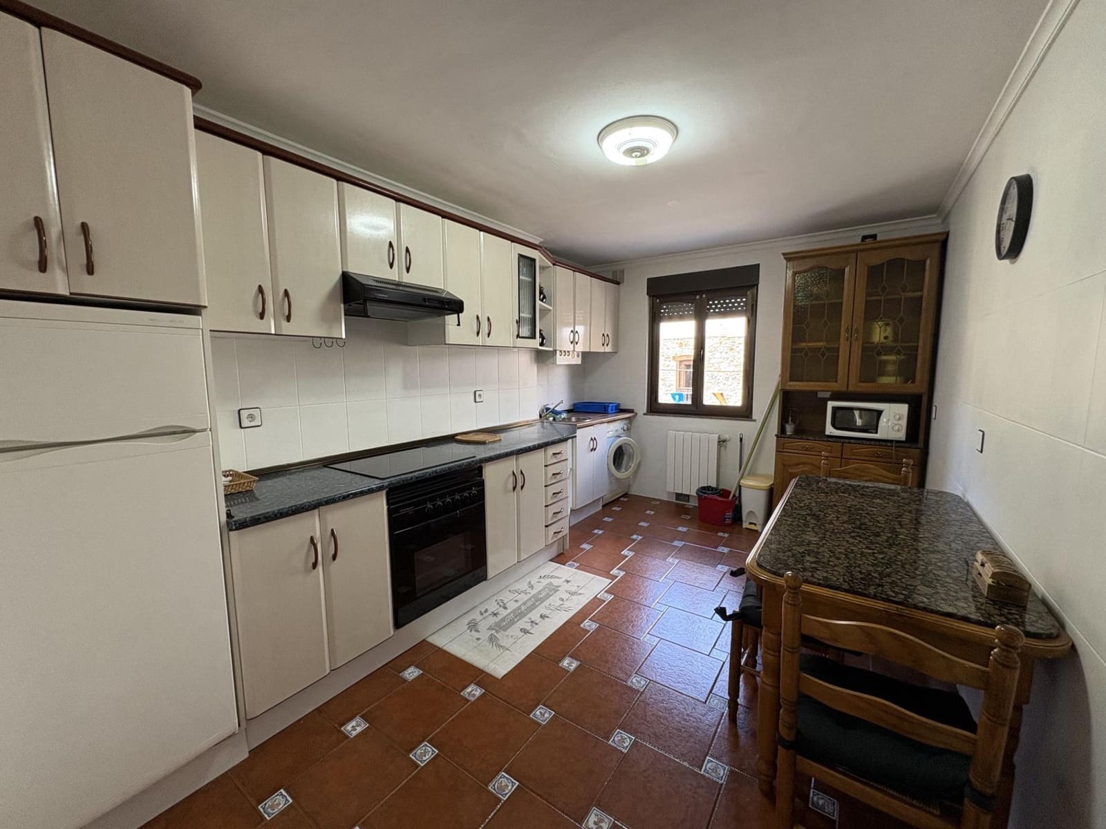 6 bedroom Townhouse for sale in Aller - € 200,000 (Ref: 9806836)