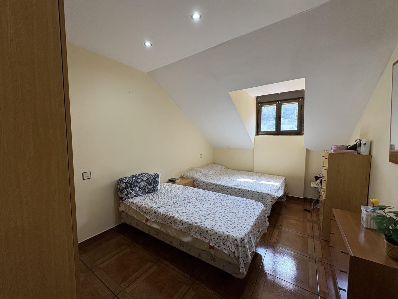 6 bedroom Townhouse for sale in Aller - € 200,000 (Ref: 9806836)