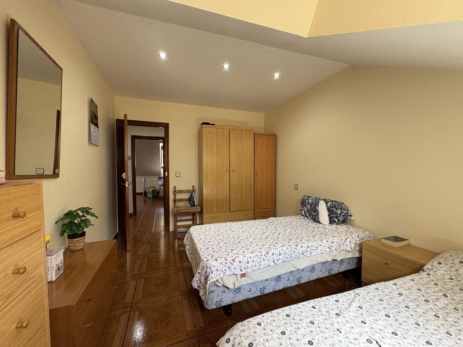 6 bedroom Townhouse for sale in Aller - € 200,000 (Ref: 9806836)