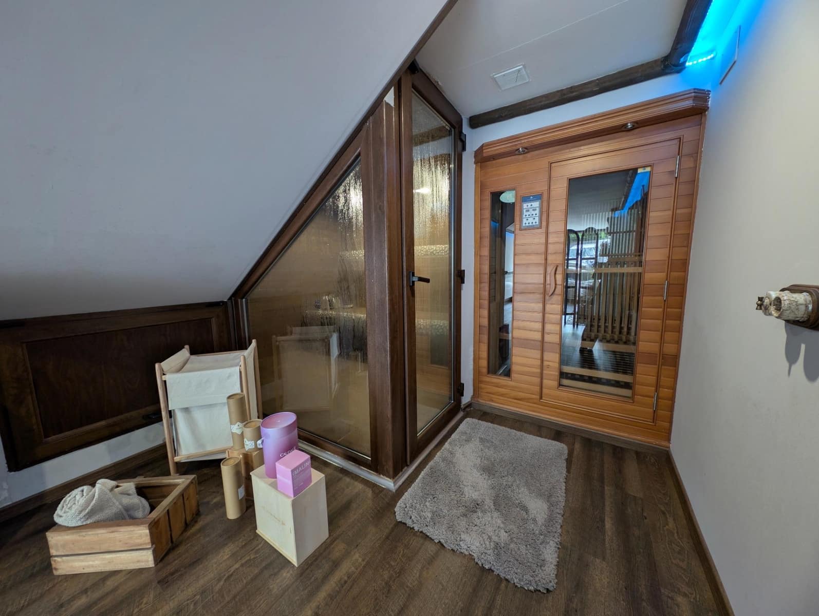 Hotel for sale in Foz - € 900,000 (Ref: 9806838)