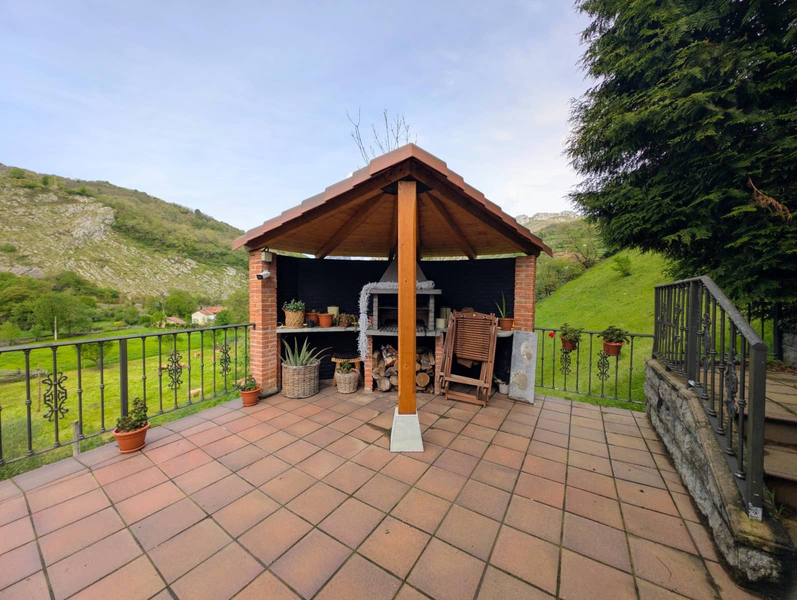 Hotel for sale in Foz - € 900,000 (Ref: 9806838)