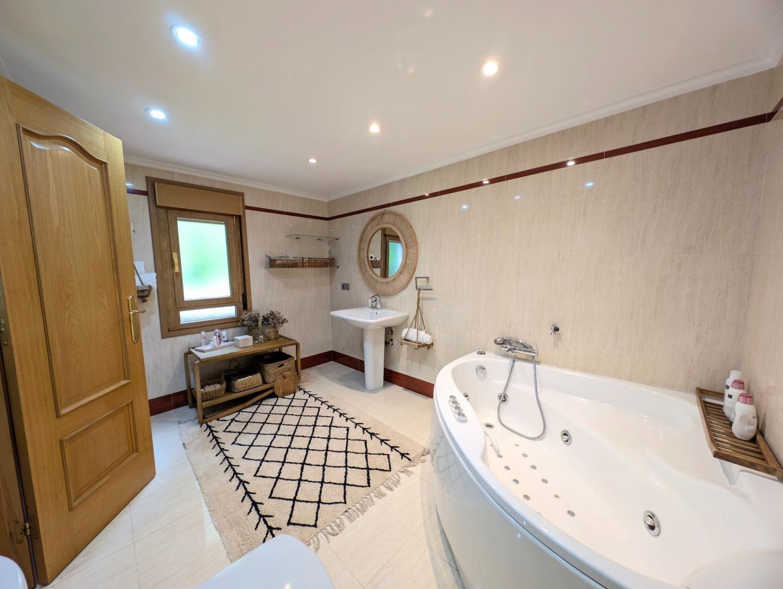 Hotel for sale in Foz - € 900,000 (Ref: 9806838)