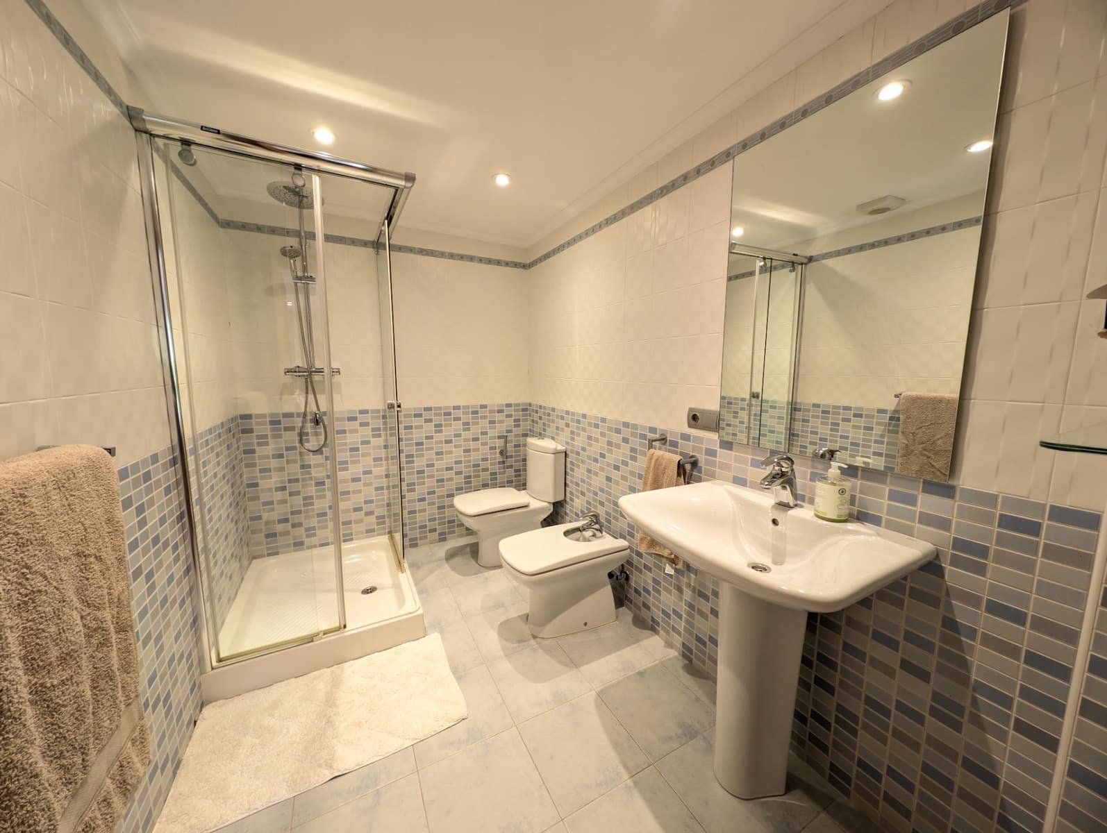 Hotel for sale in Foz - € 900,000 (Ref: 9806838)