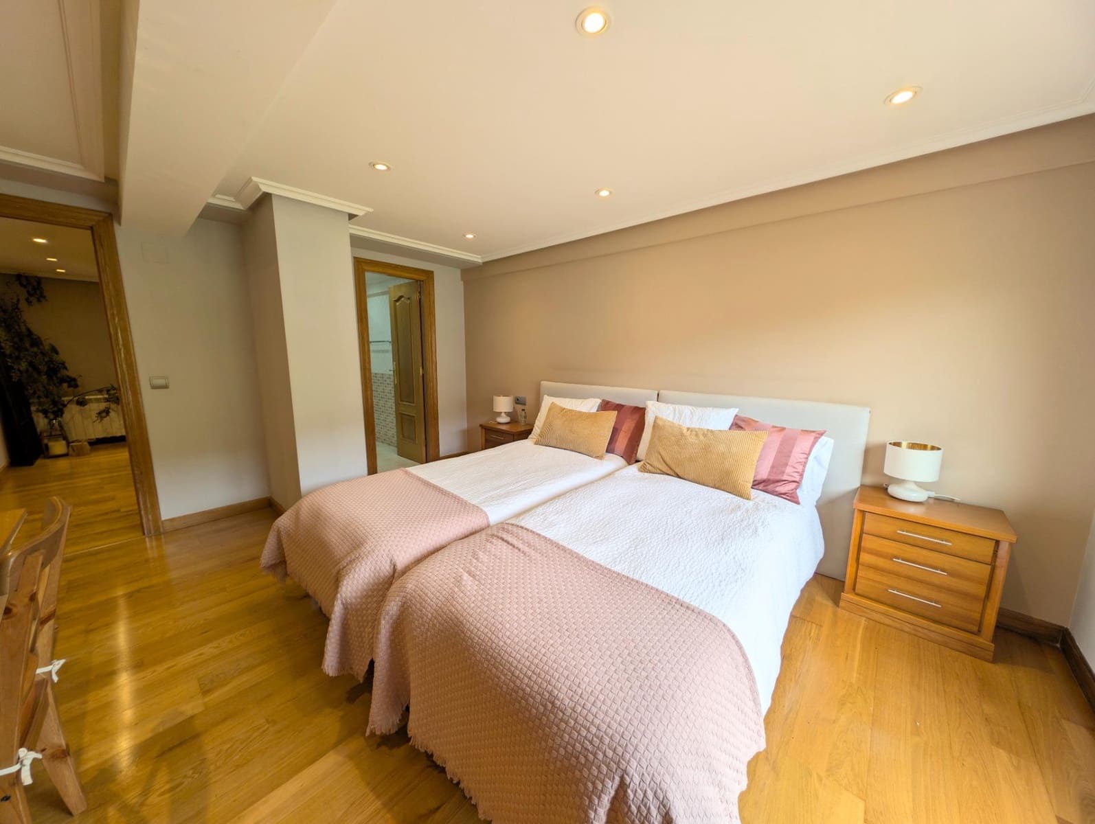 Hotel for sale in Foz - € 900,000 (Ref: 9806838)