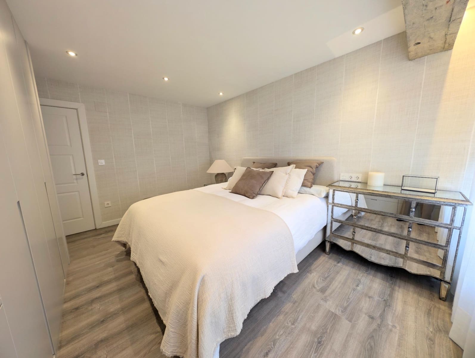 Hotel for sale in Foz - € 900,000 (Ref: 9806838)