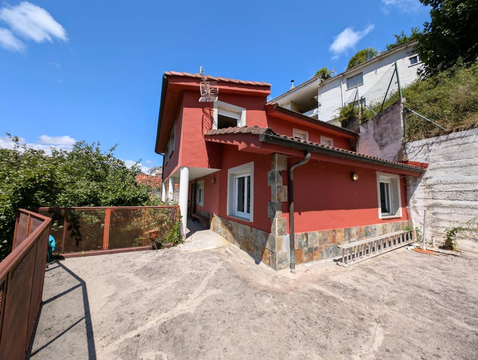 5 sovrum Villa till salu i Aller med garage - 180 000 € (Ref: 9806840)