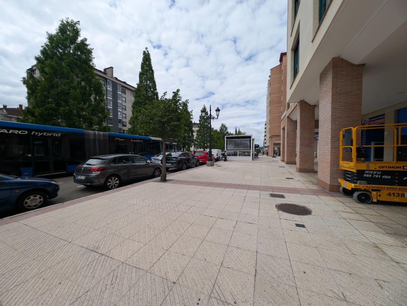 Commercial for sale in Oviedo - € 199,000 (Ref: 9813860)