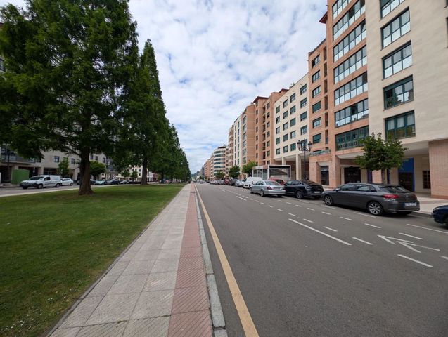 Gewerbe zu verkaufen in Centro Urbano, Oviedo - 199.000 € (Ref: 9813860)