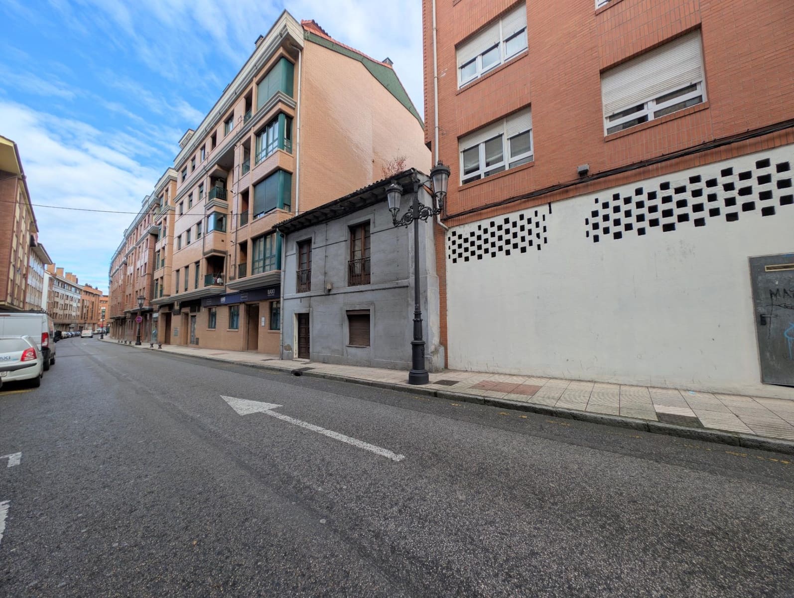 4 bedroom Villa for sale in Oviedo - € 65,000 (Ref: 9836560)