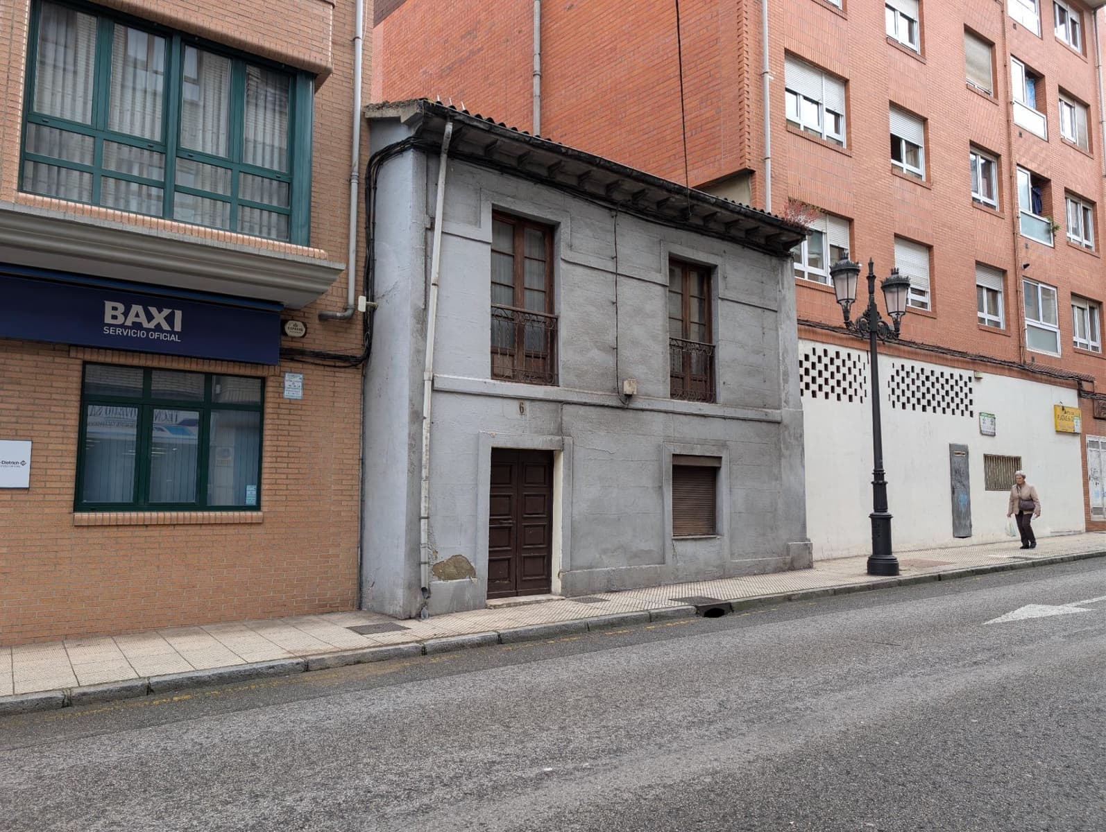 4 bedroom Villa for sale in Oviedo - € 65,000 (Ref: 9836560)