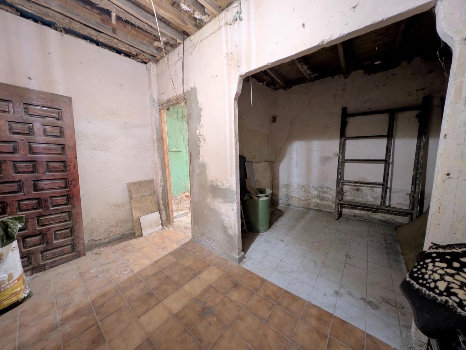 4 bedroom Villa for sale in Oviedo - € 65,000 (Ref: 9836560)