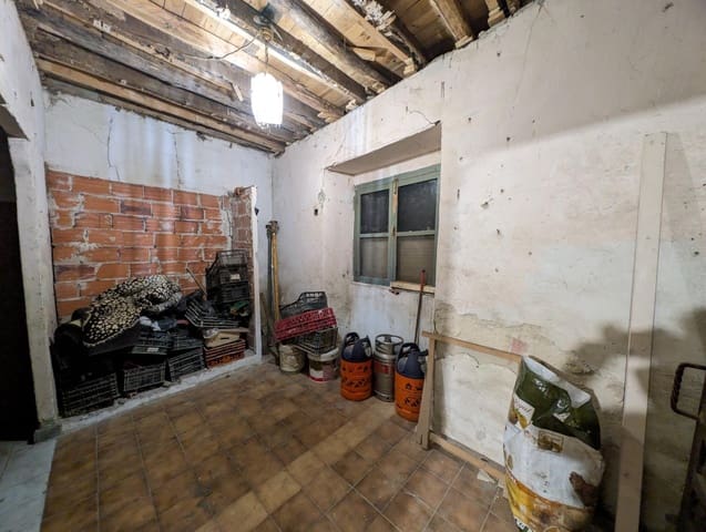 Chalet de 4 habitaciones en Oviedo en venta - 65.000 € (Ref: 9836560)