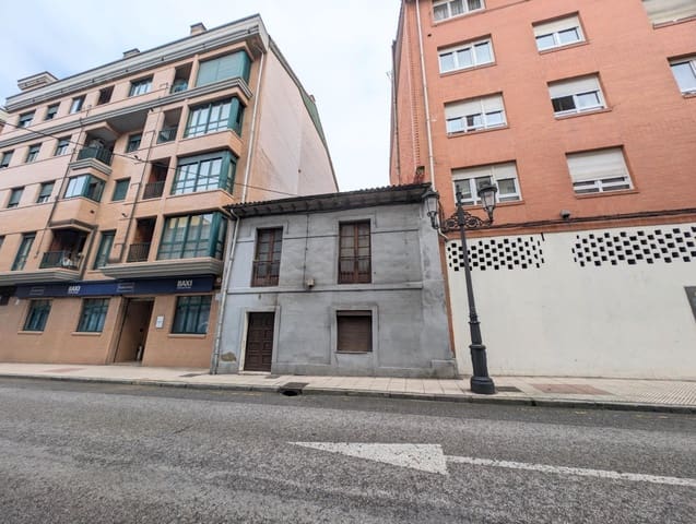 Chalet de 4 habitaciones en Oviedo en venta - 65.000 € (Ref: 9836560)
