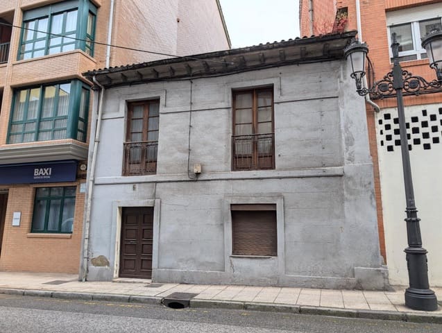 Chalet de 4 habitaciones en Oviedo en venta - 65.000 € (Ref: 9836560)