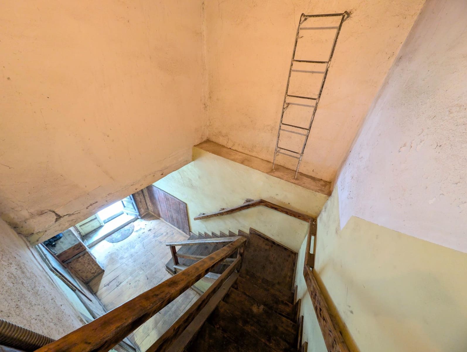 4 bedroom Villa for sale in Oviedo - € 65,000 (Ref: 9836560)