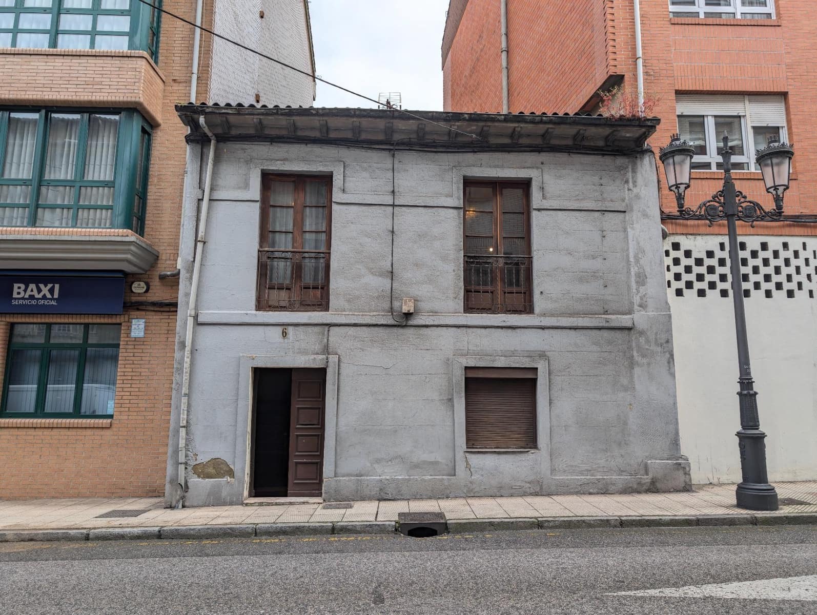 4 bedroom Villa for sale in Oviedo - € 65,000 (Ref: 9836560)