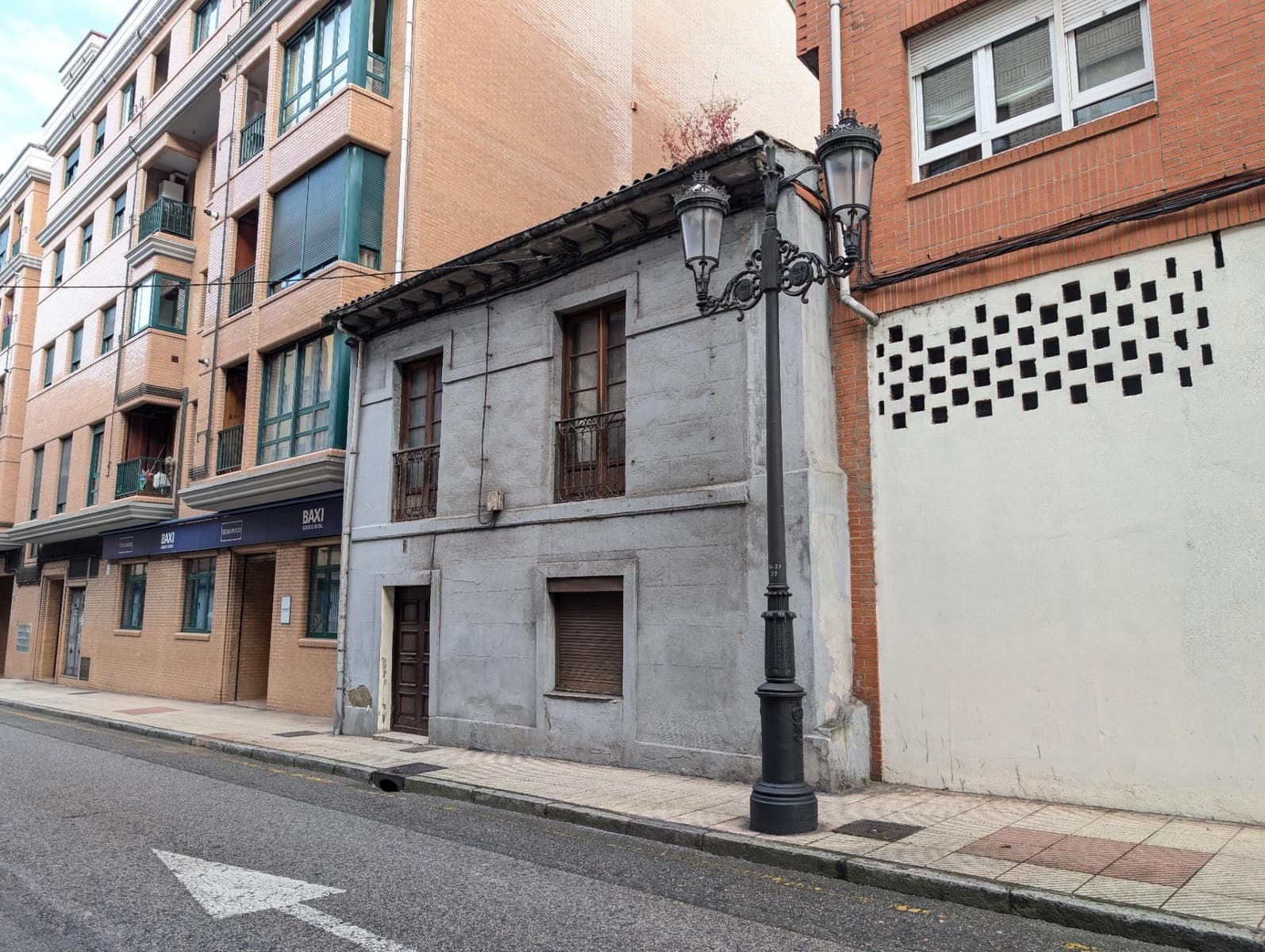 4 bedroom Villa for sale in Oviedo - € 65,000 (Ref: 9836560)