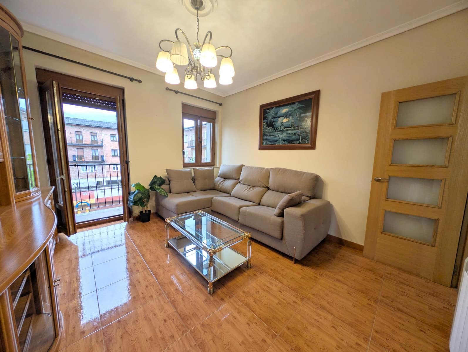 Piso de 3 habitaciones en San Martín del Rey Aurelio en venta - 74.000 € (Ref: 9839513)