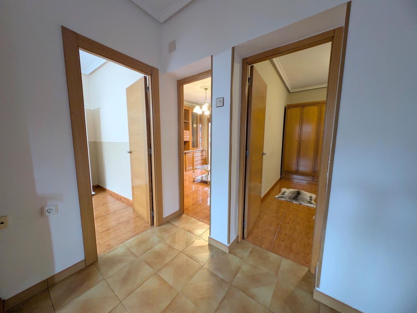 Piso de 3 habitaciones en San Martín del Rey Aurelio en venta - 74.000 € (Ref: 9839513)